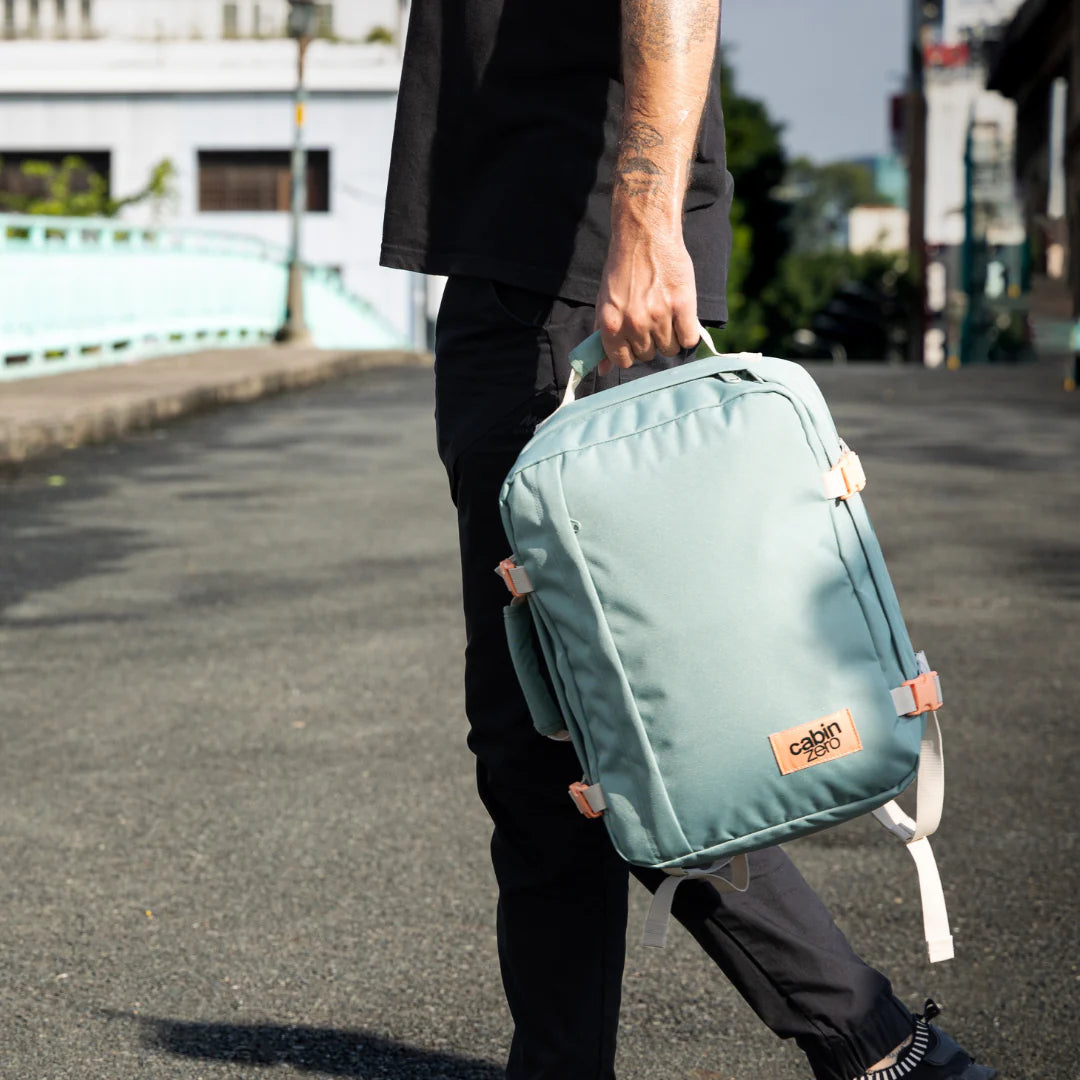 MOCHILA UNDERSEAT CLASSIC 28L SAGE FOREST Cabin Zero - EL MALETÍ 