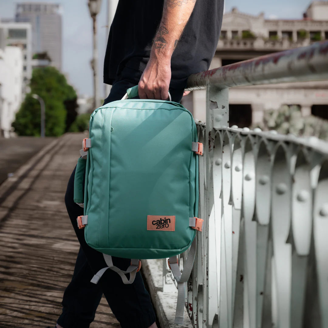MOCHILA UNDERSEAT CLASSIC 28L SAGE FOREST Cabin Zero - EL MALETÍ 