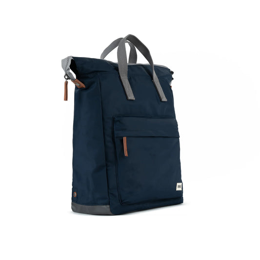 MOCHILA BANTRY B MIDNIGHT - Mediana - 21L Roka London - EL MALETI