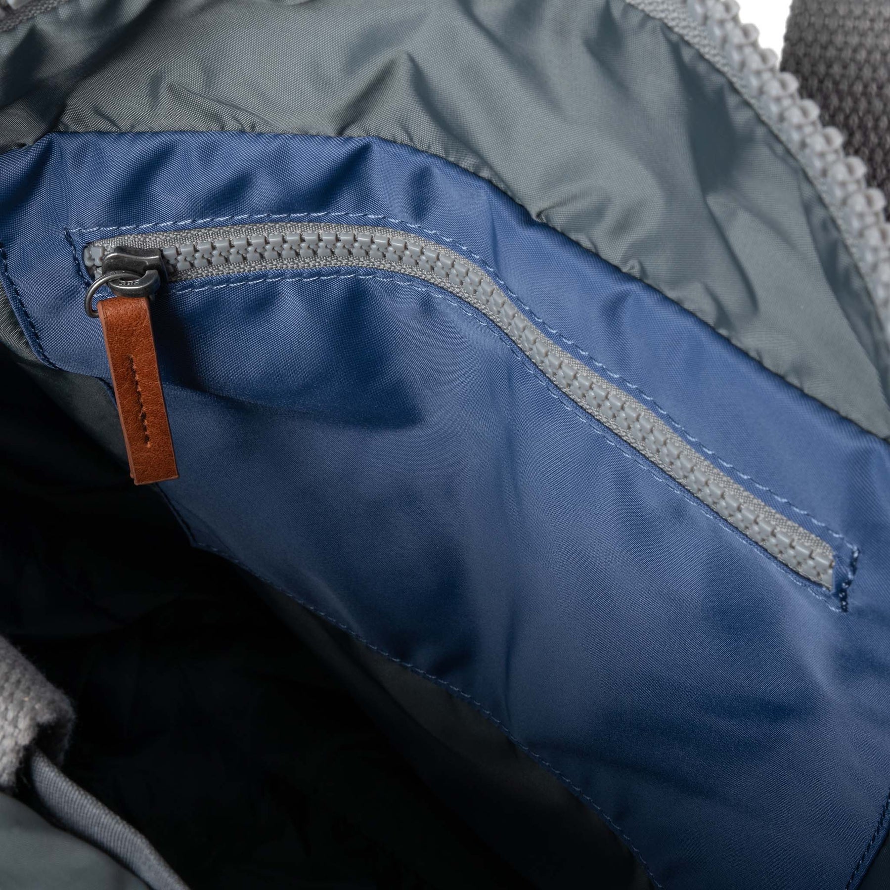 Mochila Roka London Canfield B - Burnt Blue - Mediana