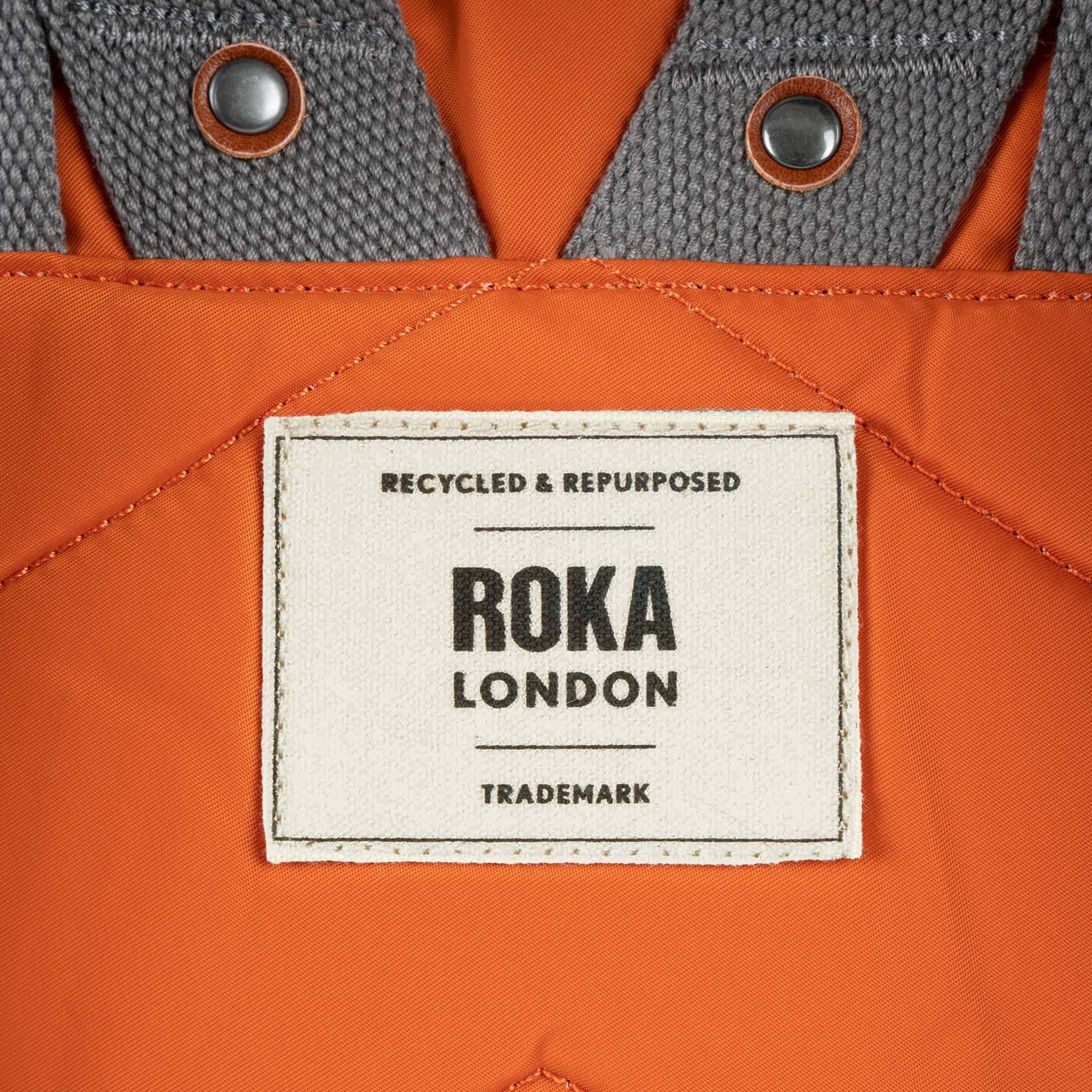 Mochila Roka London Canfield B - Burnt Orange - Mediana