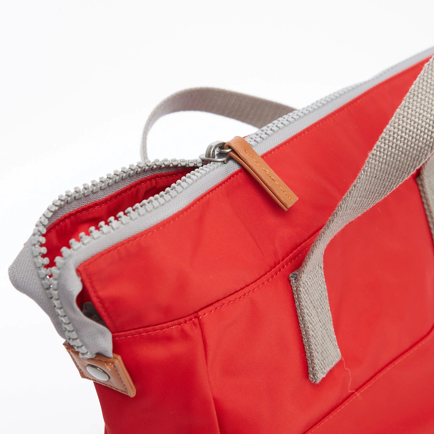 MOCHILA BANTRY B CRANBERRY / MEDIANA Roka London - EL MALETÍ 