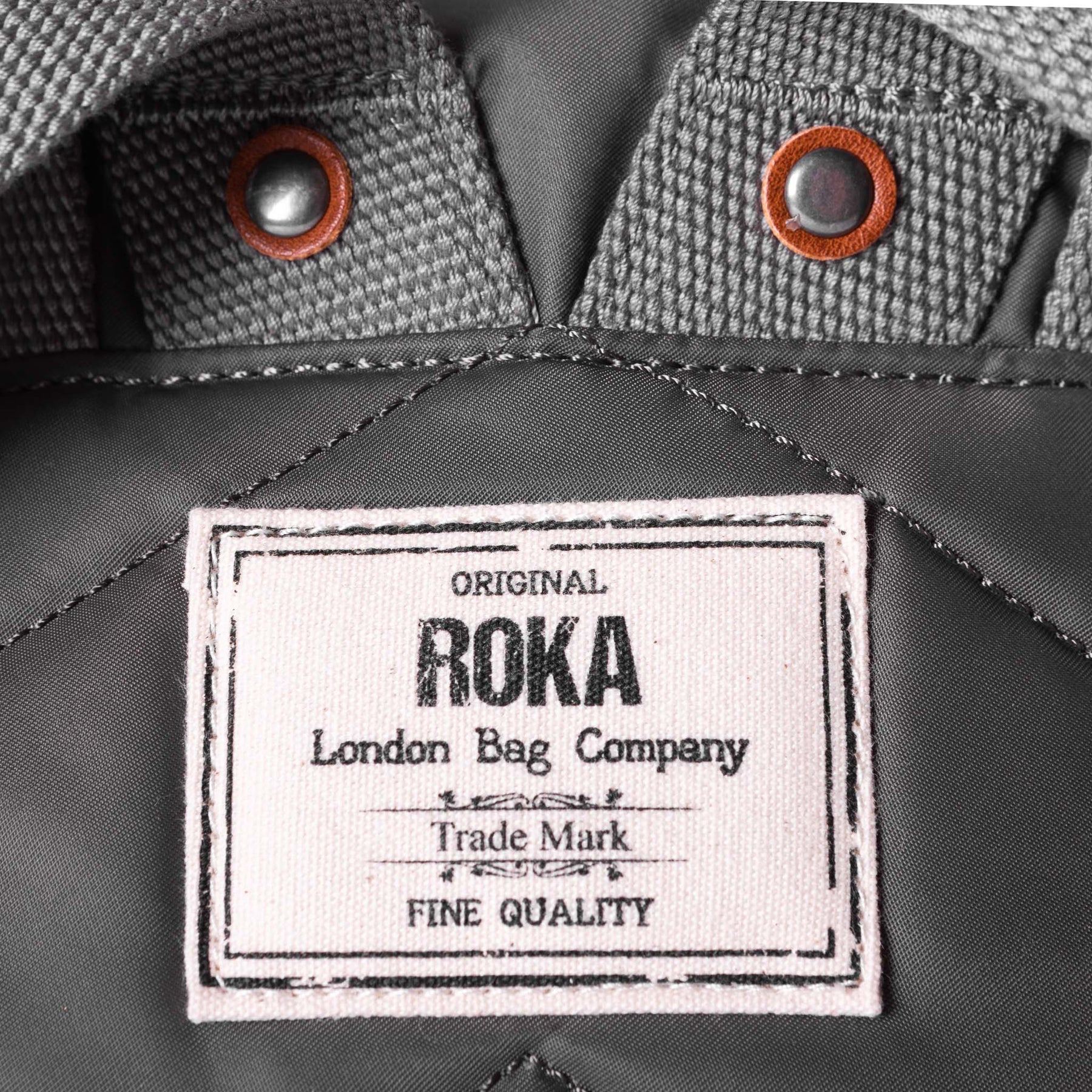 MOCHILA CANFIELD B GRAPHITE / MEDIANA Roka London - EL MALETÍ 