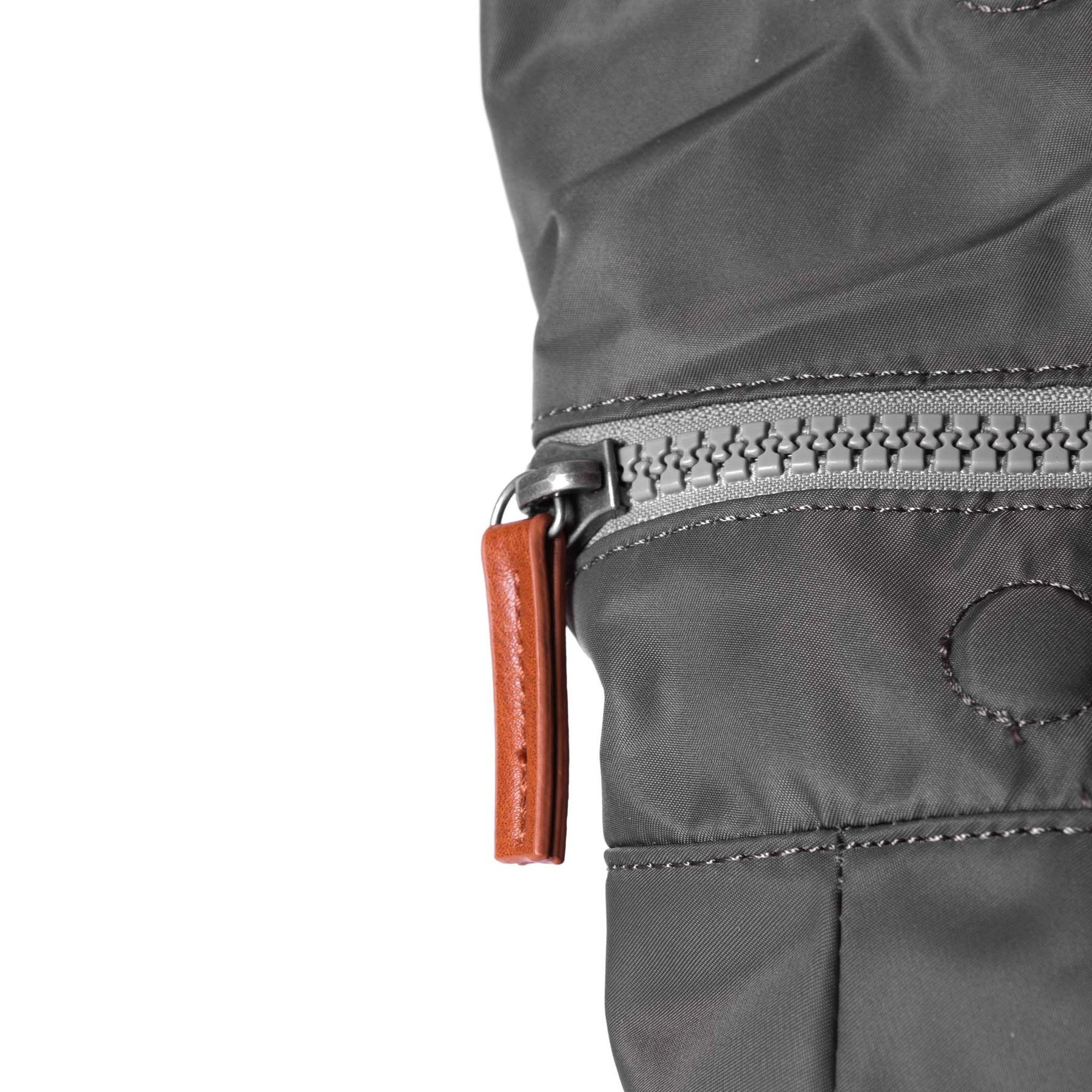 MOCHILA CANFIELD B GRAPHITE / MEDIANA Roka London - EL MALETÍ 