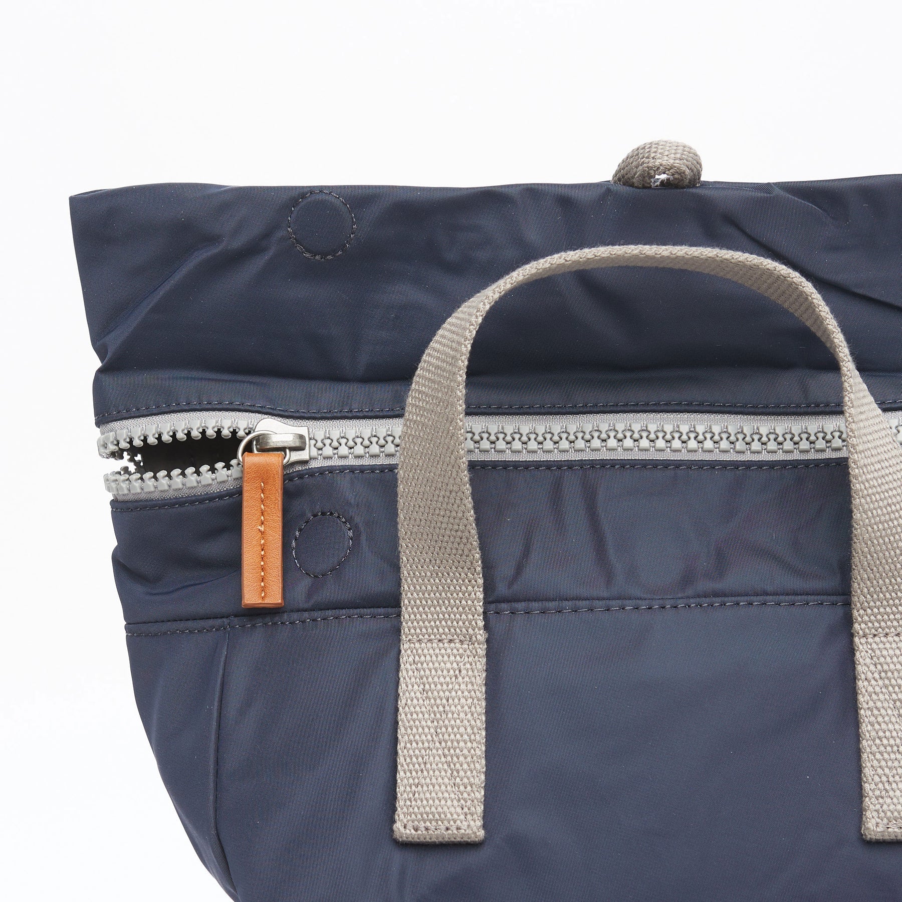 MOCHILA CANFIELD B MIDNIGHT / PEQUEÑA Roka London - EL MALETÍ 