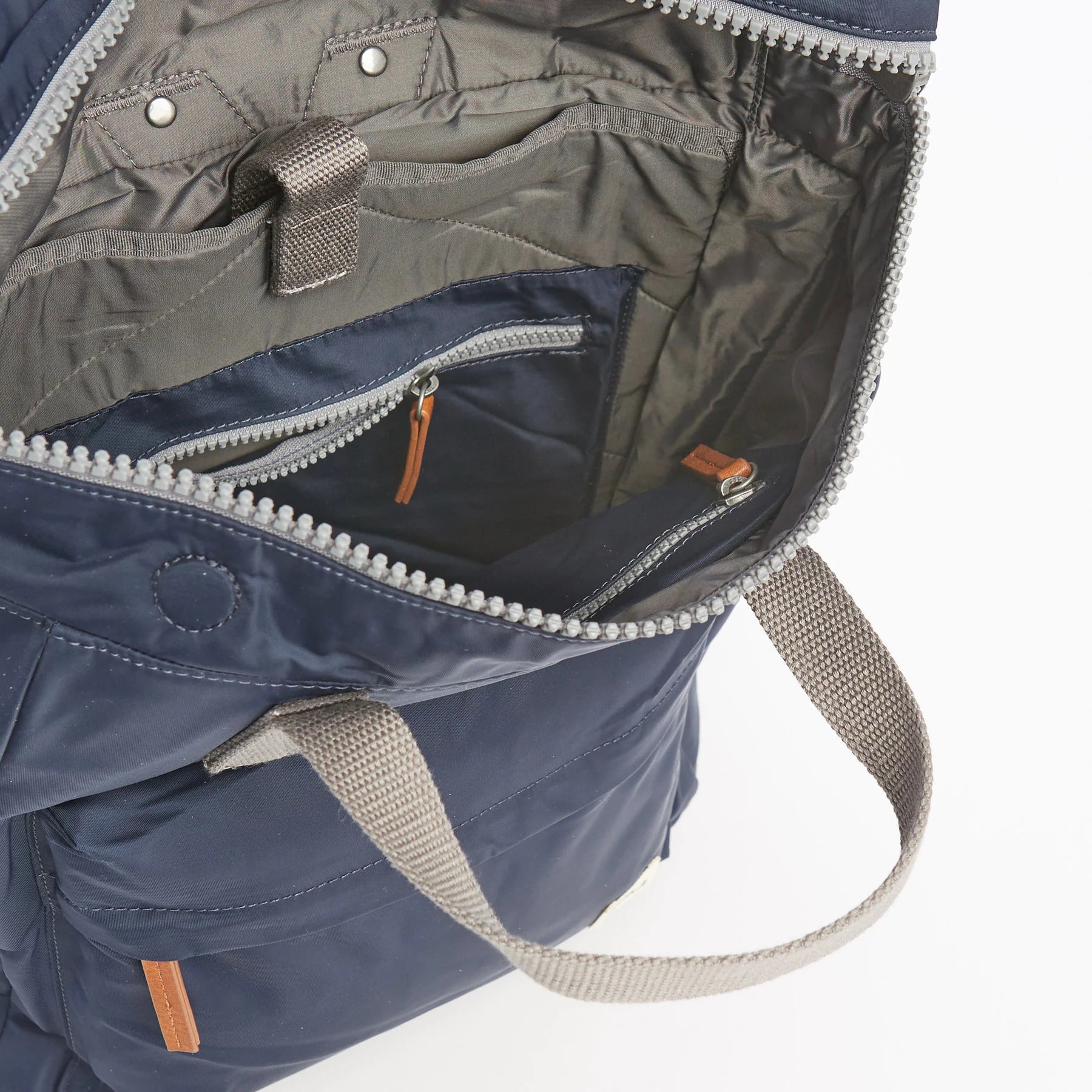 MOCHILA CANFIELD B MIDNIGHT / MEDIANA Roka London - EL MALETÍ 