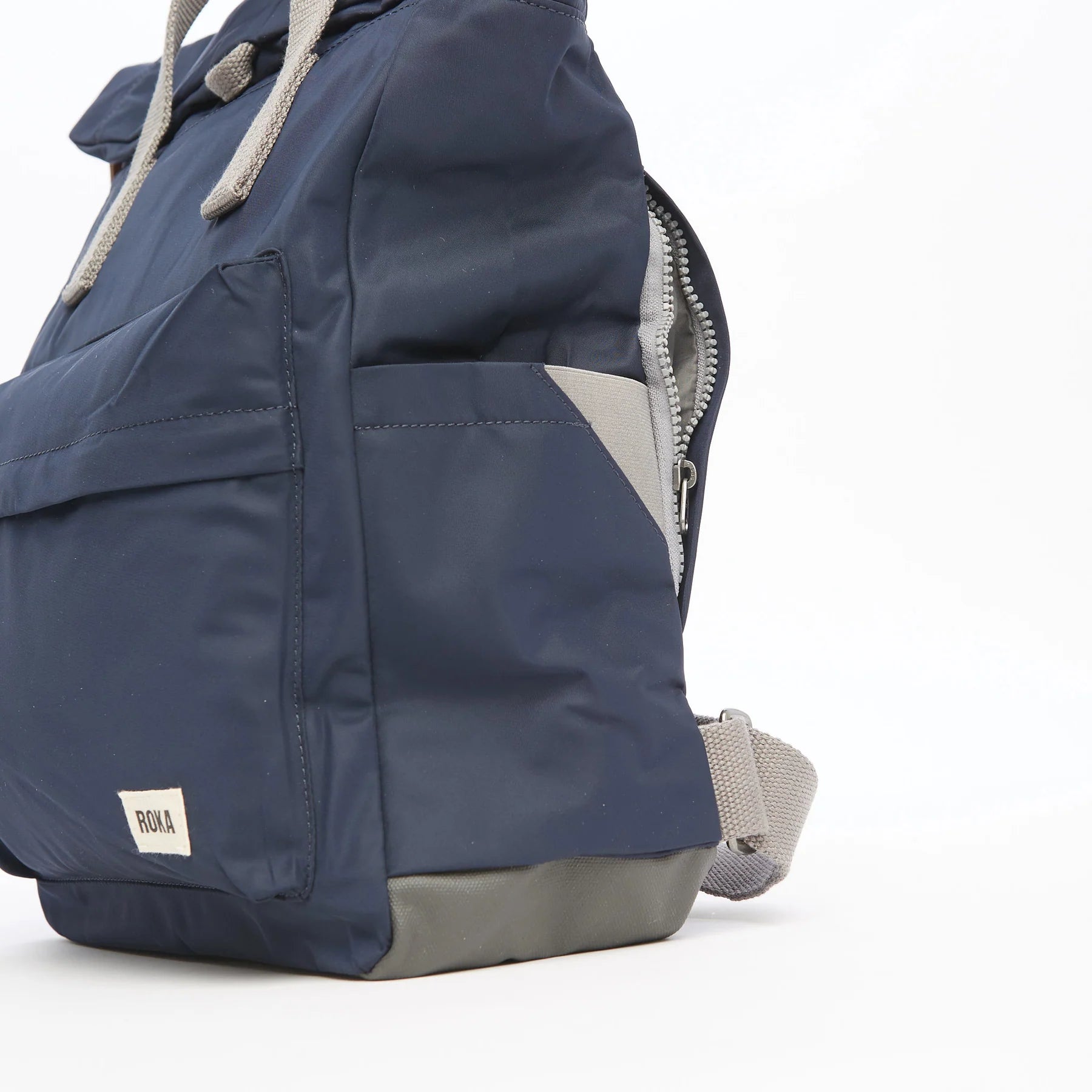 MOCHILA CANFIELD B MIDNIGHT / PEQUEÑA Roka London - EL MALETÍ 