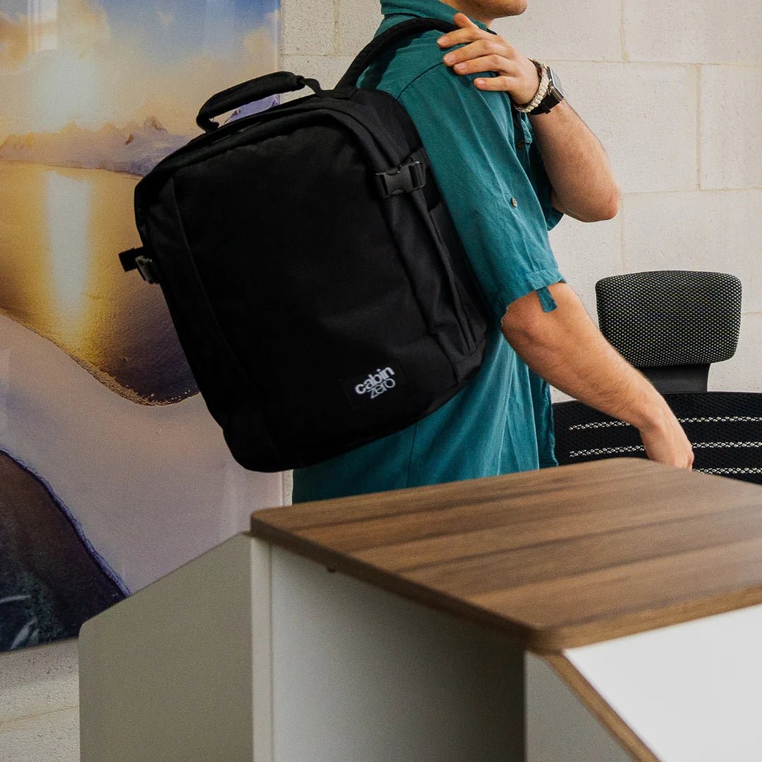 MOCHILA CABIN ZERO CLASSIC TECH - 28L ABSOLUTE BLACK Cabin Zero | El Maletí
