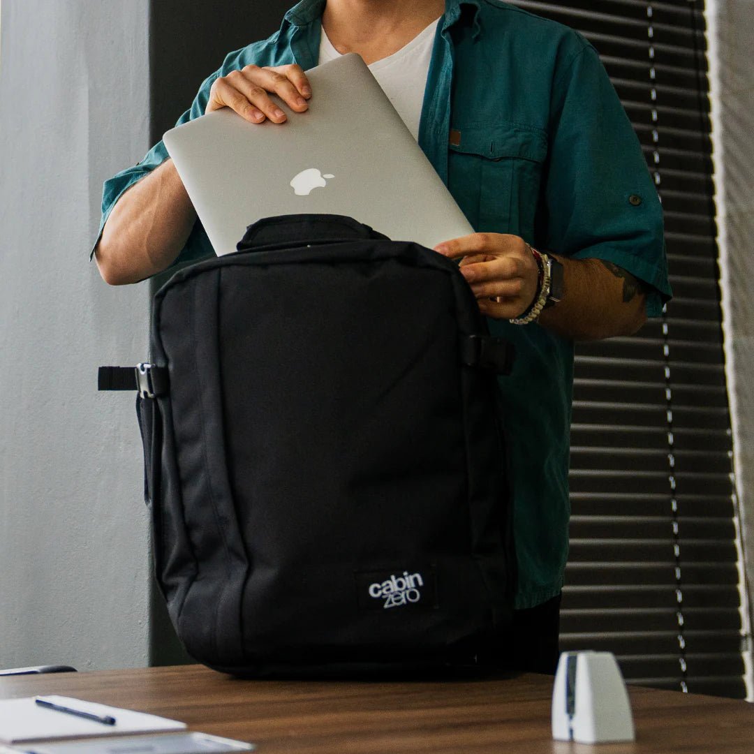 MOCHILA CABIN ZERO CLASSIC TECH - 28L ABSOLUTE BLACK Cabin Zero | El Maletí